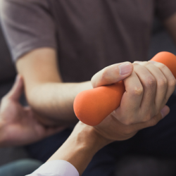 Tập phục hồi chức năng sau tai biến tại nhà: Những sai lầm cần tránh